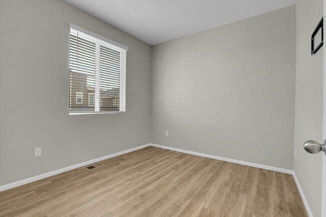 Building Photo - $2,600.00, 3 bedroom, 2.5 bathroom located...
