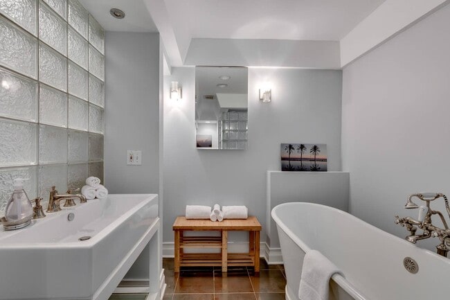 Building Photo - 2125 N. Winchester-