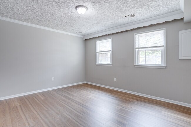 Building Photo - 4685 Forestdale Dr