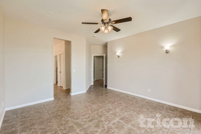 Building Photo - 13574 W Cypress St