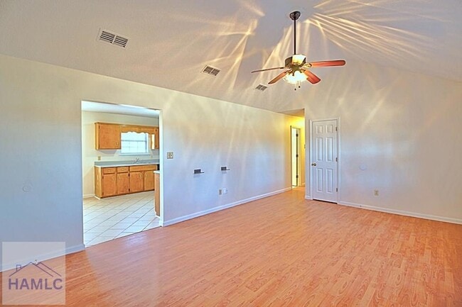 Building Photo - 915 Churchfield Dr