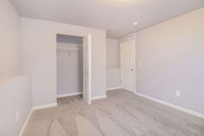 Building Photo - 16557 Charles Town Dr