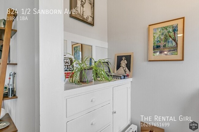 Building Photo - 824 1/2 Sanborn Ave.-