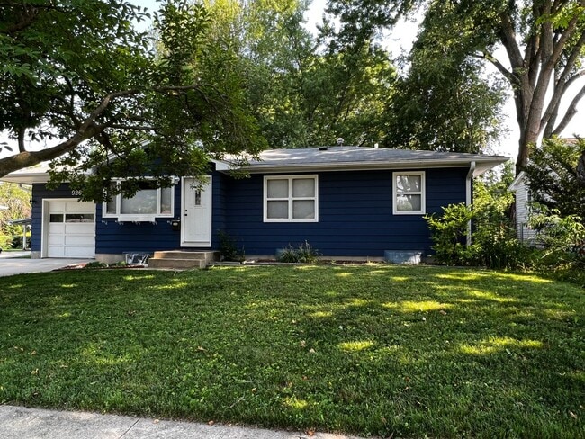 Building Photo - 3 Bedroom 2 Bath House For Rent