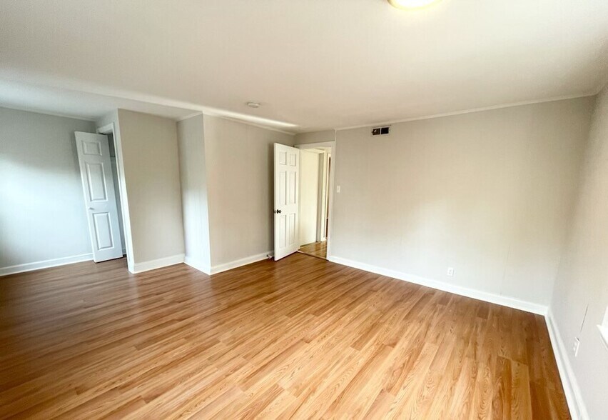 Building Photo - 103 Buttonwood St
