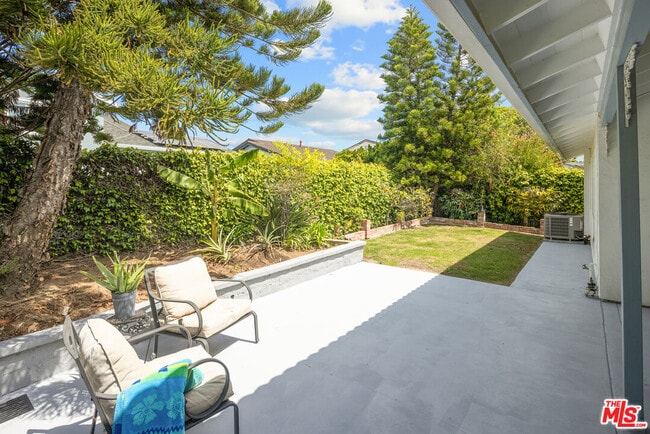 Building Photo - 12581 Sanford St