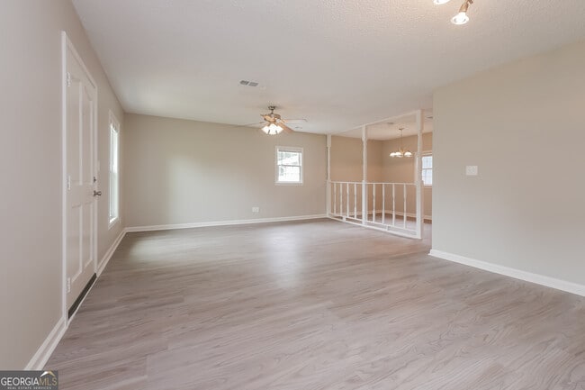 Building Photo - 52 Andover Dr