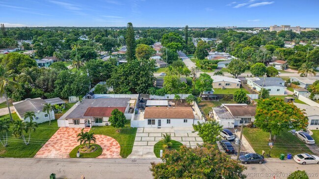 Building Photo - 6135 NW 24th Ct