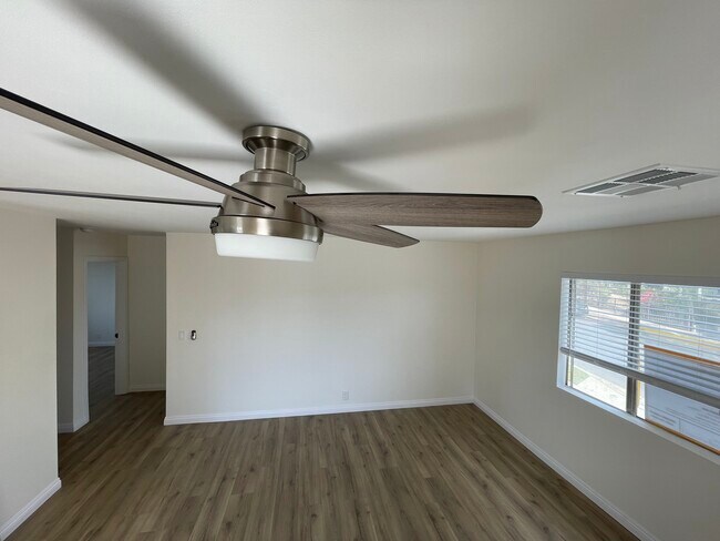 Building Photo - 1385 N Marengo Ave