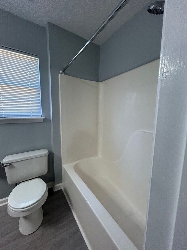 Building Photo - Charming 3BR /2BA  Home with many upgrades...