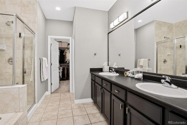 Building Photo - Renovated 2-bed 2.5 bath bright and open townhome located in the heart of Lone Tree!