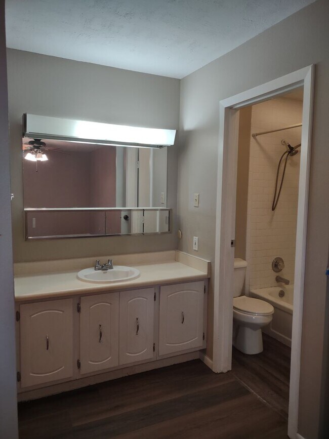 Building Photo - ALL PROSPECTIVE TENANTS MUST SUBMIT A $58 NON-REFUNDABLE APPLICATION FEE PER APPLICANT ONLINE AND...