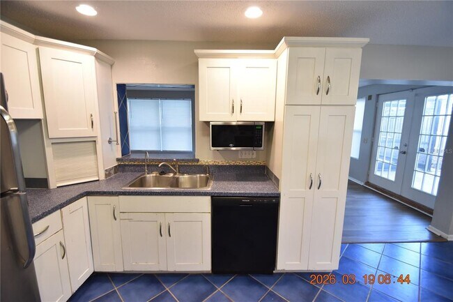 Building Photo - 2562 Redwood Way