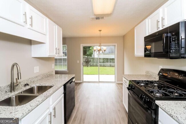 Building Photo - 127 Silver Fox Trail