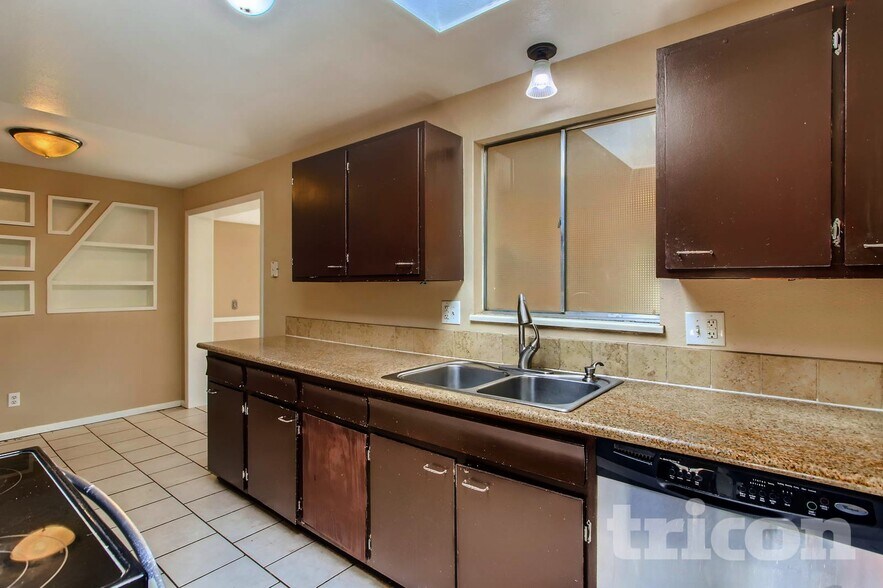 Building Photo - 915 S Tyler Ave