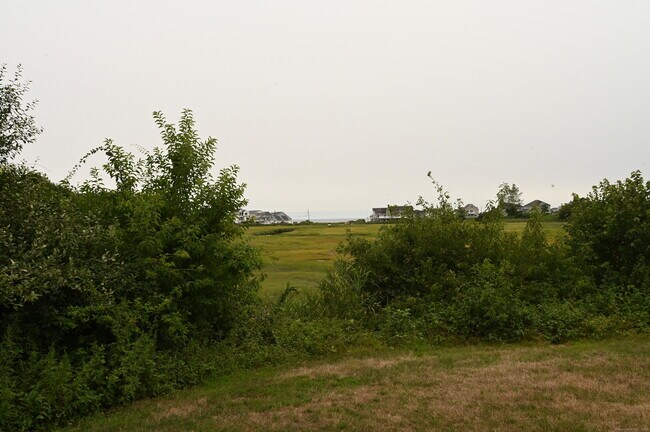 Building Photo - 560 Silver Sands Rd