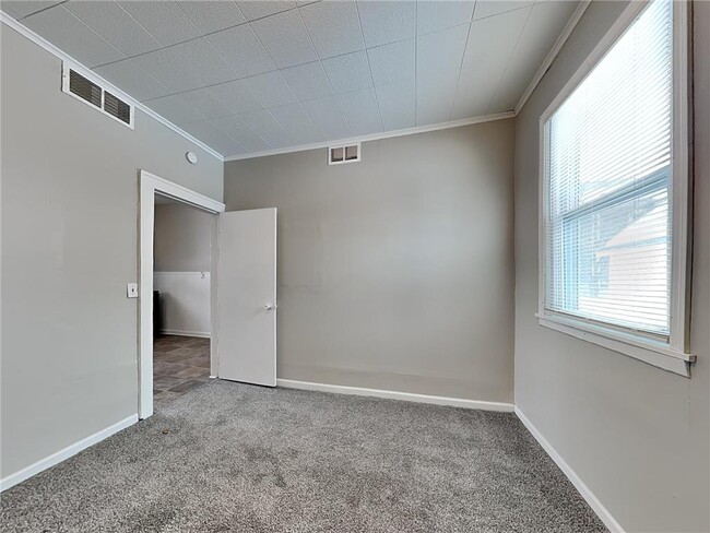 Building Photo - 52 22nd Ave NE