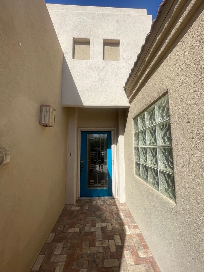 Building Photo - Gorgeous home in The Boulders at Sonoma Ra...
