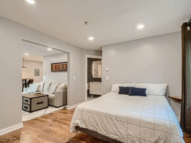 Open entrance to the bedroom - 2100 Ridge Dr