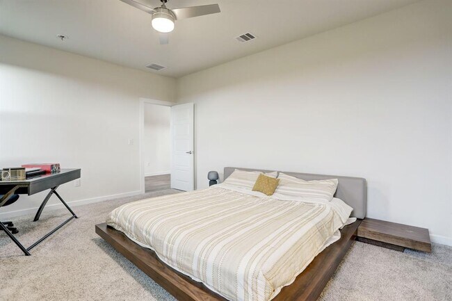 Building Photo - 113 Filifera Ct