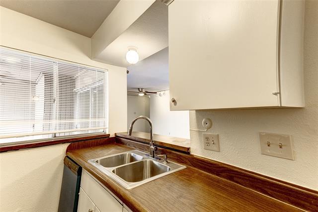 Building Photo - 5150 Amesbury Dr