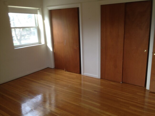 Building Photo - 250 Spring St