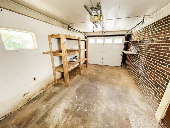 Building Photo - 116 Indian Trail