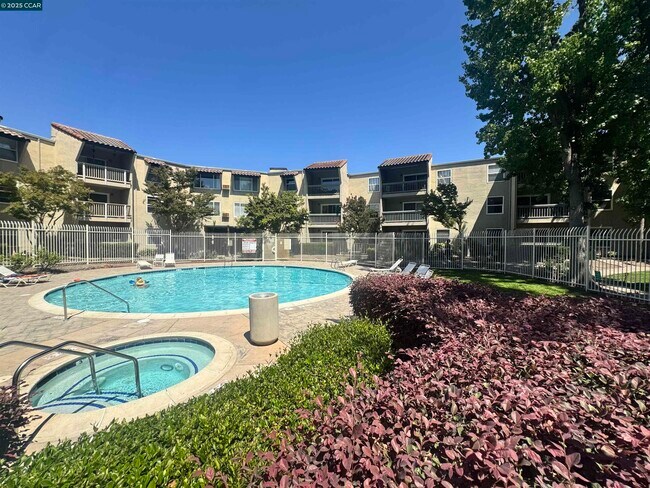 Building Photo - 1085 Murrieta Blvd