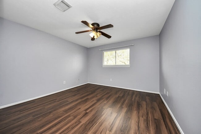 Building Photo - 1024 Glenview Dr