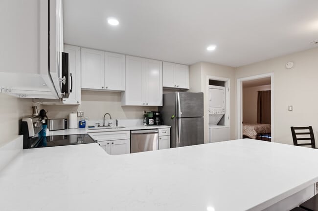 Building Photo - 1611 Ocean Bay Dr