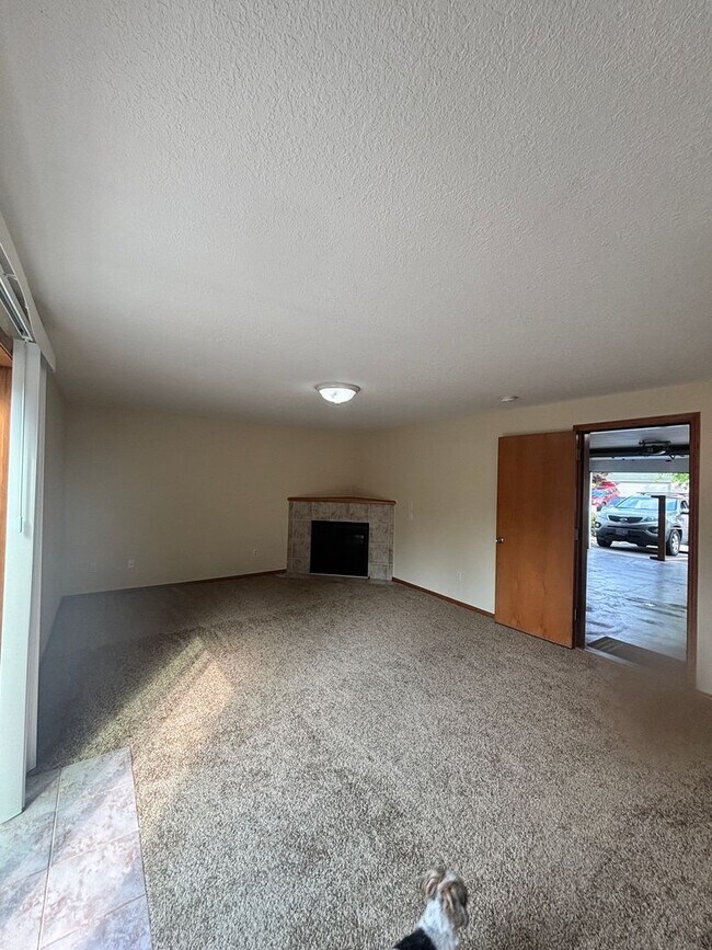 Building Photo - Spacious Tri-Level On Corner Lot