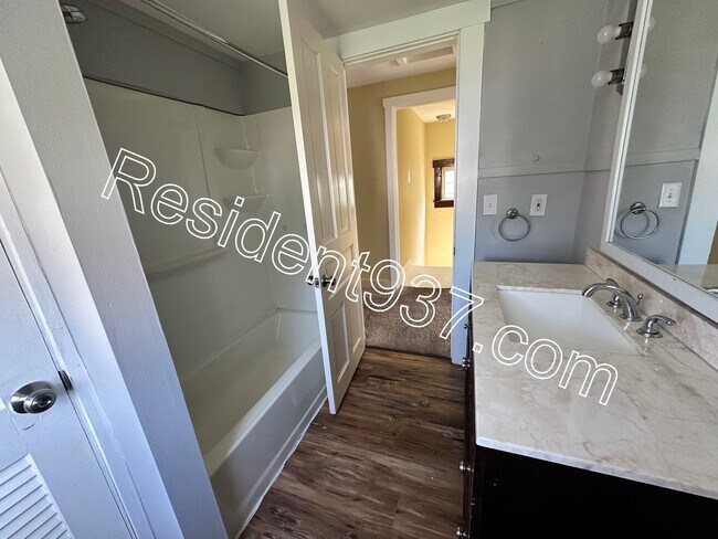 Building Photo - 2 Bed 2 Bath home