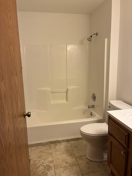 Building Photo - 925 Sky Ridge Dr