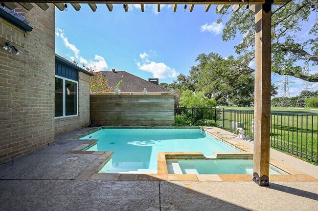 Building Photo - 414 Fox Briar Ln