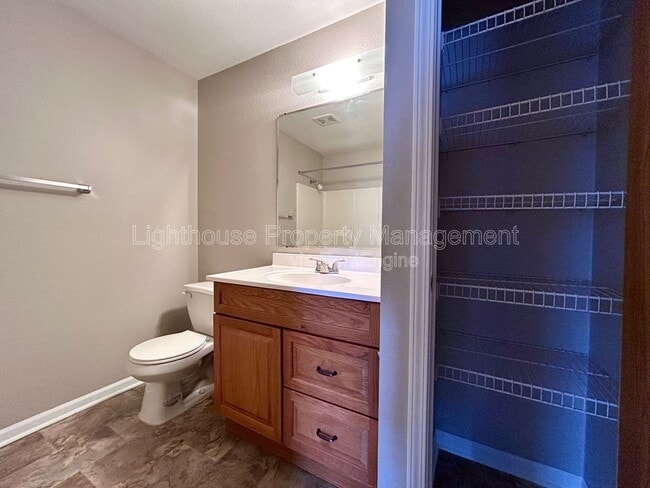 Building Photo - 585 W Randall St