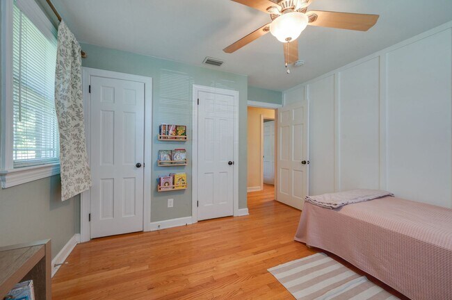 Building Photo - 2418 Heutte Dr