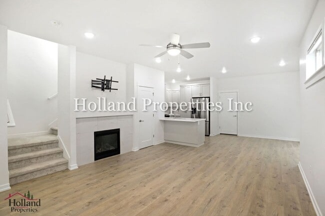 Building Photo - 8162 SE Reddington St