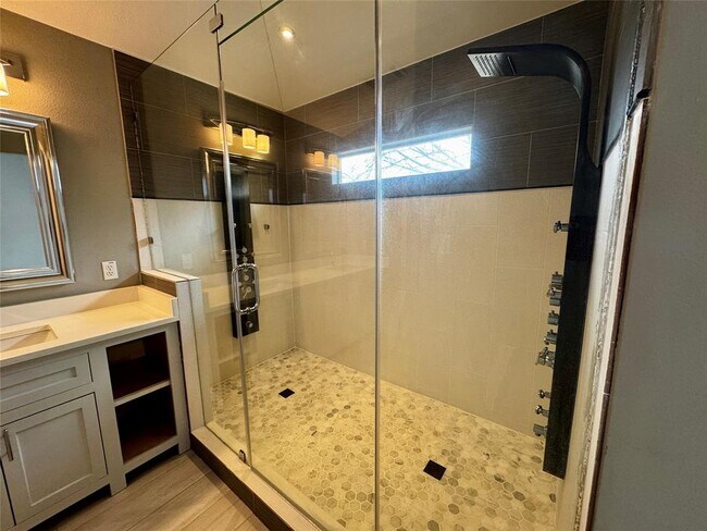 Building Photo - 104 Silk Tree Ln