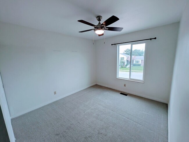 Building Photo - 11843 S Cedar Ridge Rd