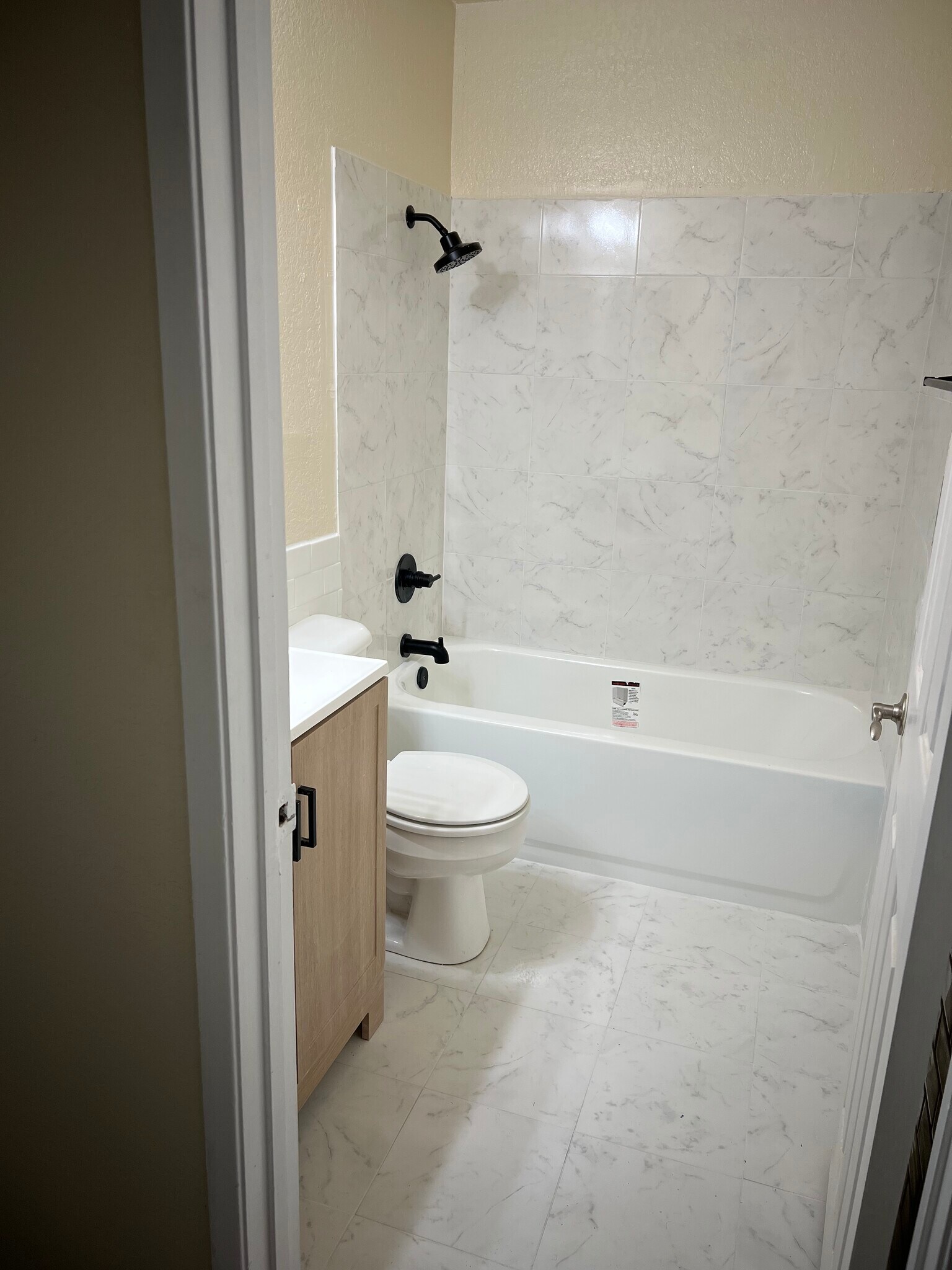 Building Photo - 120 Avenida Las Brisas