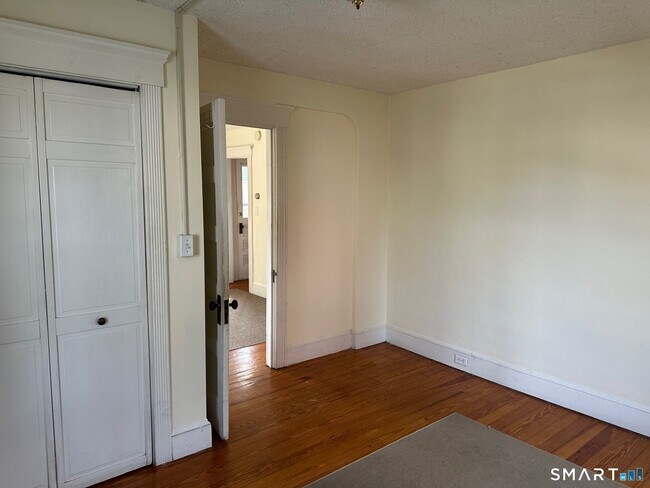 Building Photo - 22 Donahue Pl