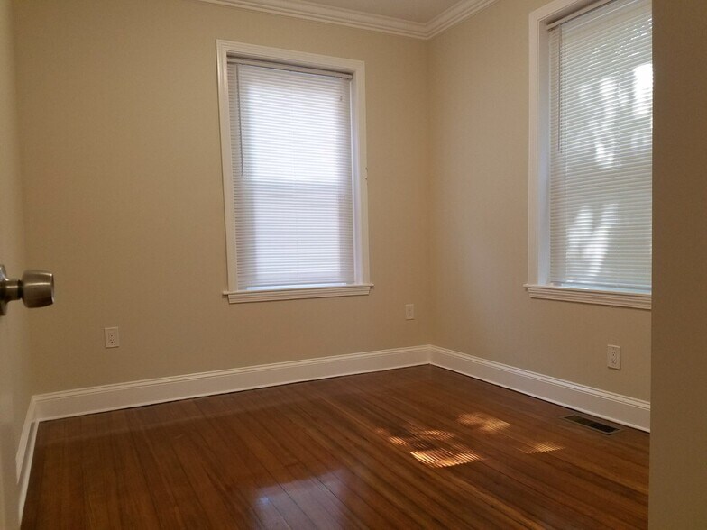 Building Photo - 14 Townsend St