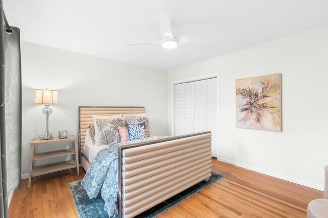 Building Photo - 2317 NE 12th St