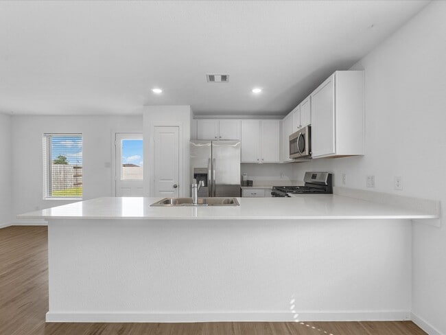 Building Photo - 2106 Hyde Acrs St