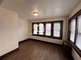 Building Photo - 330 E 12th St