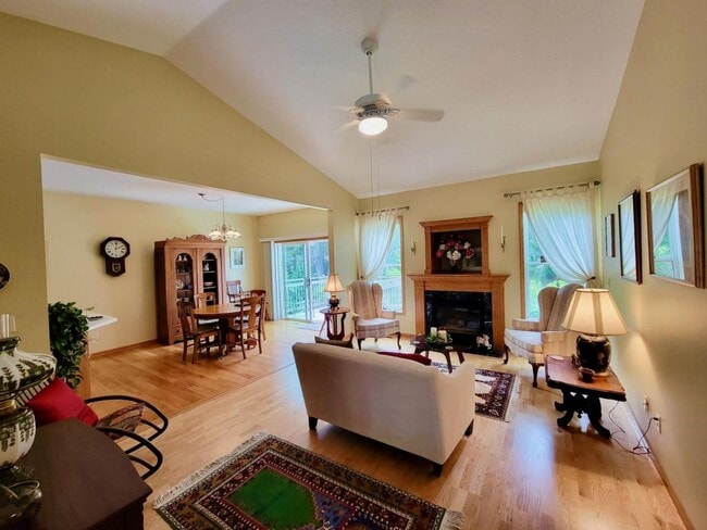 Building Photo - 29622 Gateway Ave