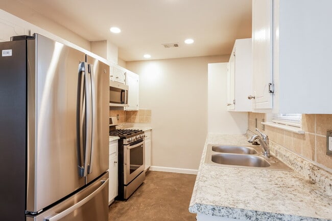 Building Photo - 5827 Alpine Heights Dr