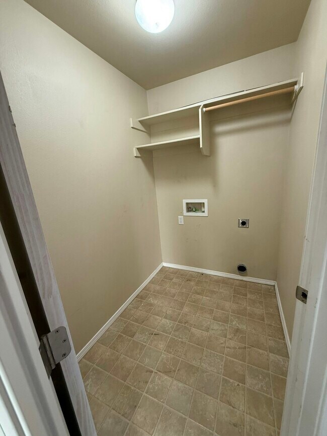 Building Photo - 5844 S Staaten Ave