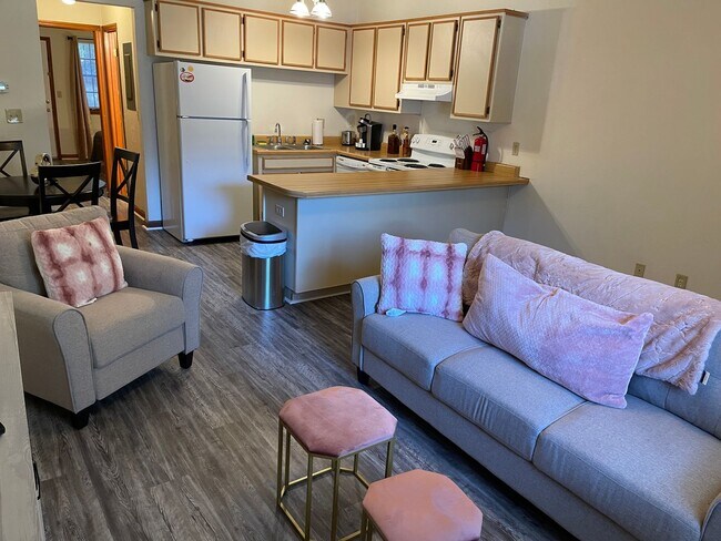 Building Photo - Cozy 1 bedroom townhome