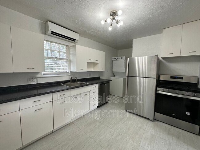 Building Photo - 119 NW 27th St